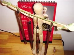 家居饰品DIY：小木人毛笔架（图）