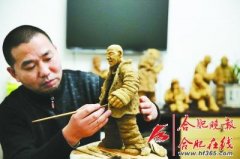 合肥闹市区有位泥人制作高手：工具靠日常物品做成