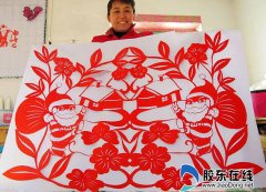 剪纸艺人忙着剪“圣诞” 外国人专程来订做(图)
