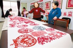 图文：天津十余名剪纸达人创作“百猴图”庆新年