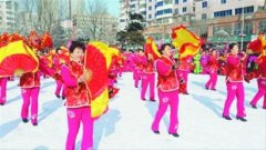 面塑灯秧歌赛闹新春（图）