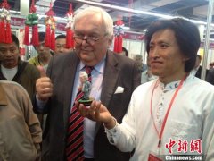 沈阳民间艺人展技艺 现场捏制肖像面塑受热捧(组图)