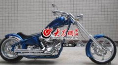 滨州牛人自制拉风＂哈雷＂电动车 时速超60公里