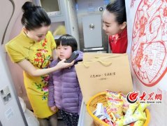 飞机上的“年味”：空姐穿旗袍 “老零食”回忆童年