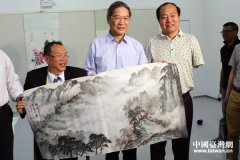 张志军获台湾艺术家现场速画像：这是30年前的我(图)