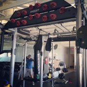 健身房还有啥新创意？这家加州健身房把沙滩搬进了屋里