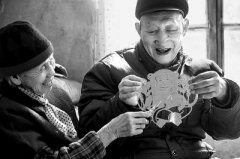 剪猴迎猴年(图)