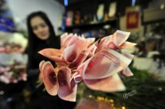 土豪6990元“钱花”情人节示爱