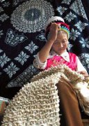 板蓝根做原料 神奇的白族扎染（图）