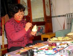 莱州面塑艺人制作“中华龙”迎春(图)