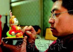 爱做梦“80后”放弃所学计算机专业 成面塑传人