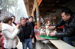 《三羊开泰》面塑亮相洛阳关林春节庙会 逼真获赞