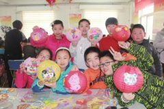 奇思妙想制花灯欢天喜地庆佳节(组图)