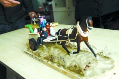 看有关过年习俗的面塑，回味儿时的记忆