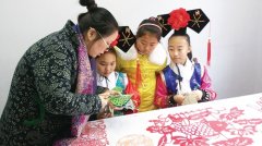 清河成立“传承基地” 孩子们兴致勃勃学剪纸【图】