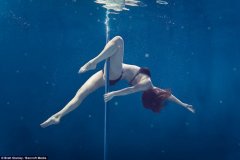 水下钢管舞让人屏息的性感与优雅