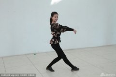 北影艺考第三日美女惹眼 女学生抢镜起舞