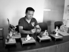 他捏的王昭君面带忧郁