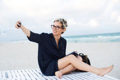 Luxottica携手中国剪纸艺术家邱珈推出时尚艺术数字项目