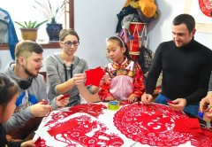 俄媒:中国＂绿卡＂新政吸引高端人才 或成全球标准