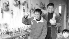溧水有对父子民间艺人：父亲善作葫芦画 儿子喜欢捏泥人