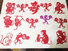 “剪纸奶奶”剪出20种猴造型