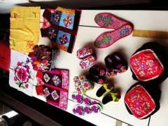 七旬妪刺绣50多年 绣品与农村婚嫁和过年等乡俗相关