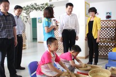 市长徐启方来高新区幼儿园看望儿童