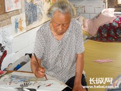 曹妃甸区九旬老人绘画剪纸刺绣2万多幅