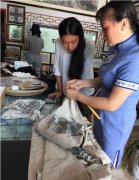 亲身体会苗族刺绣的传承