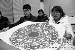 高校开剪纸课 民间艺人当老师(图)