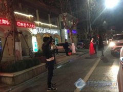 新人马路上拍摄婚纱照 如此美丽伤不起（图）