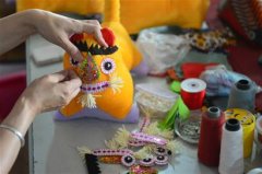 青岛周氏布老虎工序繁复卖不上价 面临传承尴尬