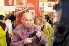 69岁老人剪纸50余年 自创“蝴蝶剪纸”法(图)