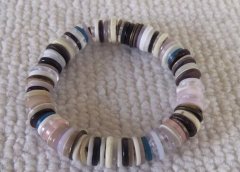 扣子手镯，不用的扣子居然能作出这么漂亮的手镯