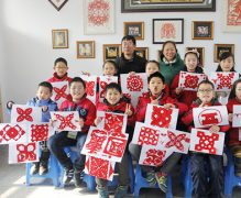 马鞍山非遗项目花山剪纸受好评 剪纸剪出核心价值观