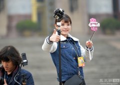 那些“抢镜”的美女记者