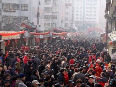 青岛正月寻年味儿：市南浮山所山会点上“萝卜灯”