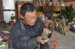 平度荆宝海双脚无力作品有形 身残志坚传承泥塑艺术