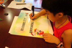 长沙学子踊跃学习道德模范 巧手绘人像点赞夸事迹::区县传真::长沙文明网::建