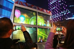 仁恒置地广场点亮成都首个科技互动圣诞景观