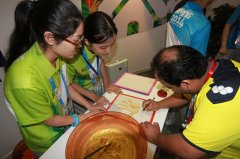 青奥村特色小屋增进运动员感情“音乐减压”放松身心