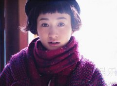 李小冉短发配黑框眼镜 呆萌可爱神似阿拉蕾