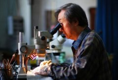 技艺传承后继无人 攀枝花七旬微雕大师急寻接班人