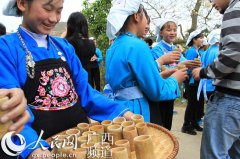 天峨县蓝衣壮族的民俗文化掠影