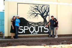 哈佛才女拯救乌干达 “可以喝的花盆”公益创收