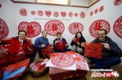 [看张家口·展申奥情]拿起刻刀，触摸蔚县剪纸的神奇[视频]