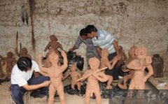 弥勒市西一镇 泥火演绎红万祭火盛况