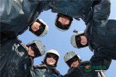 不低头不服输！空军女飞行员飞行训练美图曝光（图）