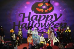 万圣节上演环保时装秀